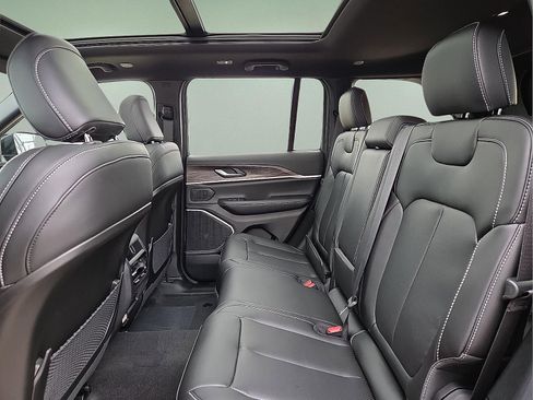 New 2026 Jeep Grand Cherokee Limited w/ Luxury Tech Group II image 10