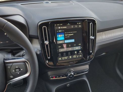 New 2026 Volvo XC40 B5 Plus w/ Climate Package image 19