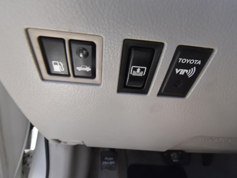 Used 2011 Toyota Avalon Limited FWD image 15