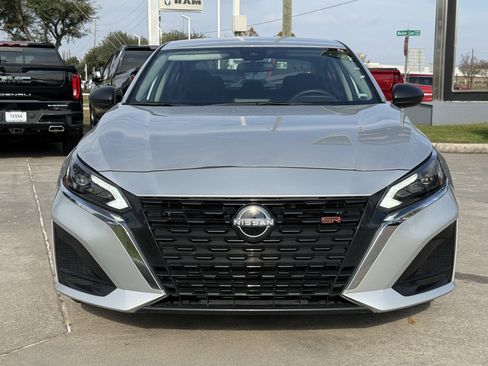 Used 2024 Nissan Altima 2.5 SV image 10