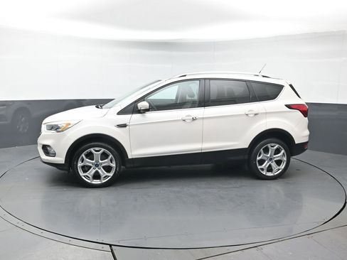 Used 2019 Ford Escape Titanium image 2