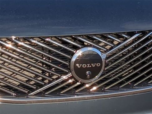 New 2026 Volvo XC90 B6 Plus w/ Protection Package Premier image 11