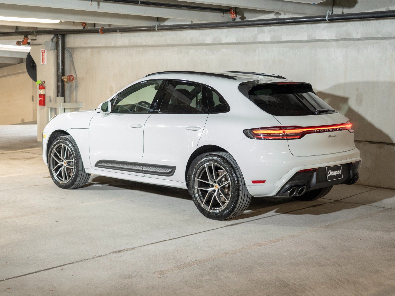 Certified 2026 Porsche Macan AWD/4WD image 3