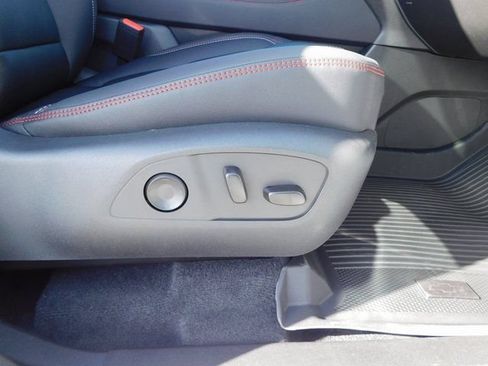 New 2026 Chevrolet Traverse RS w/ LPO, Floor Liner Package FWD image 19