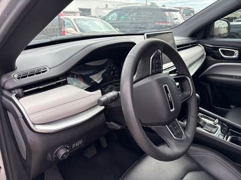 Used 2025 Jeep Compass Limited image 8
