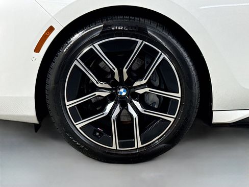 Used 2025 BMW 740i RWD image 38
