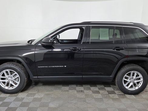 Used 2023 Jeep Grand Cherokee Laredo image 5