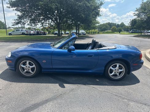 Used 1999 MAZDA MX-5 Miata 10th Anniversary Edition RWD image 8