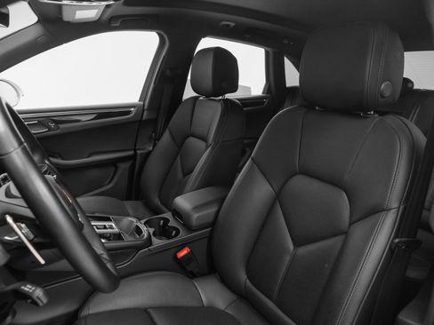 Used 2023 Porsche Macan image 42