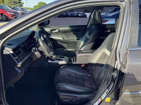 Used 2014 Toyota Camry SE w/ Leather Package FWD image 16