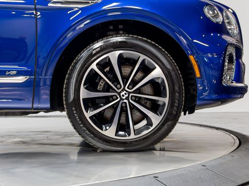 Used 2021 Bentley Bentayga w/ First Edition Specification AWD/4WD image 29