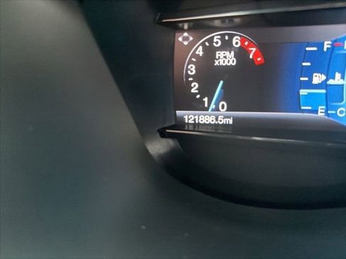 Used 2018 Ford Explorer XLT w/ Equipment Group 202A AWD/4WD image 26
