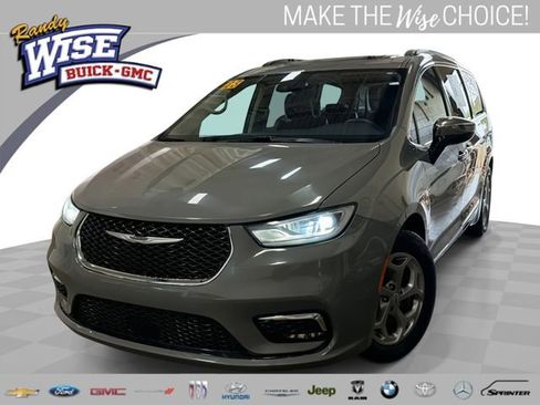 Used 2023 Chrysler Pacifica Limited FWD image 1