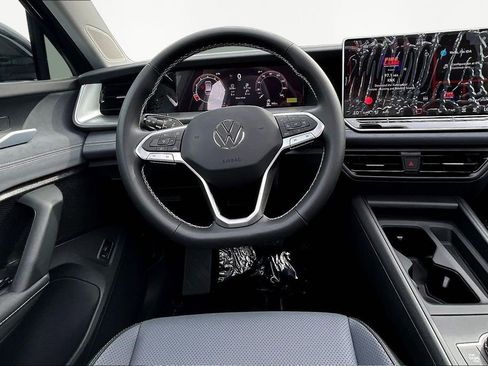 New 2026 Volkswagen Tiguan SE image 8