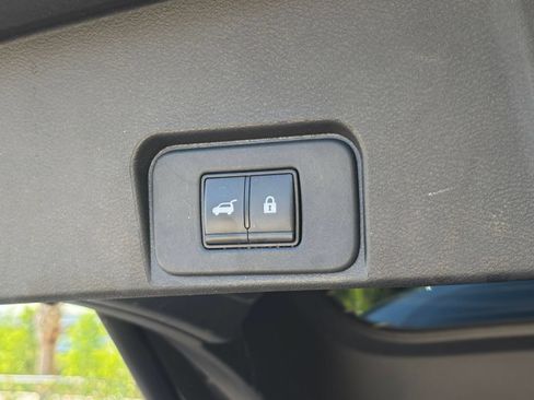 Used 2025 Nissan Rogue SV FWD image 23