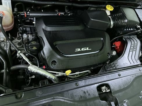 Used 2018 Chrysler Pacifica Limited FWD image 16
