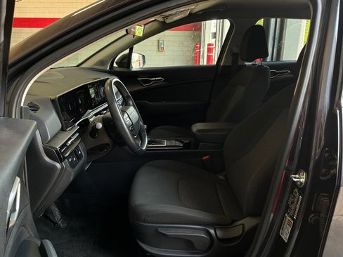 Used 2026 Kia Sportage LX FWD image 10
