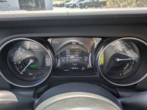 Used 2023 Jeep Wrangler Unlimited Sahara w/ Cold Weather Group AWD/4WD image 18