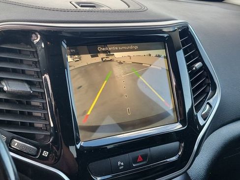 Used 2019 Jeep Cherokee Limited image 15