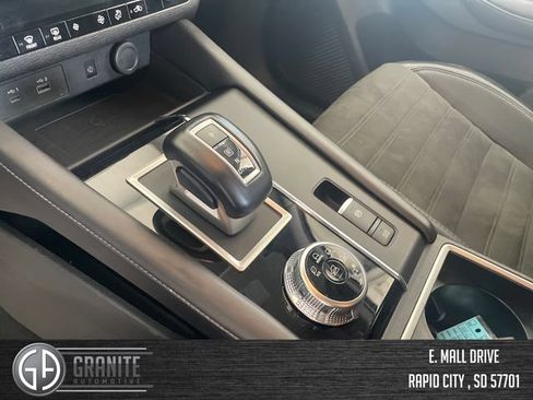 Used 2024 Mitsubishi Outlander FWD image 22