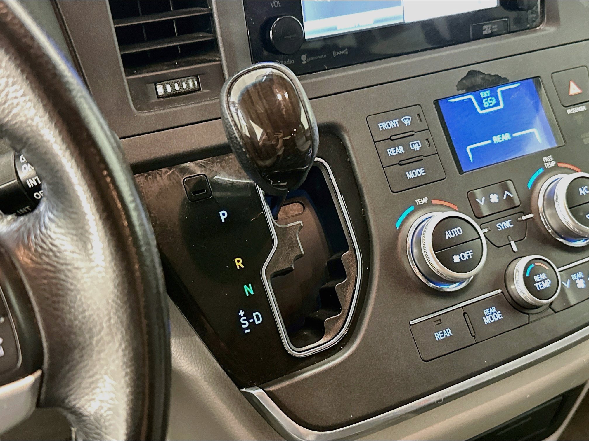 Used 2016 Toyota Sienna XLE w/ XLE Navigation Package FWD image 25