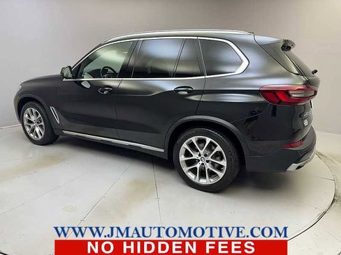 Used 2022 BMW X5 xDrive40i w/ Premium Package image 3