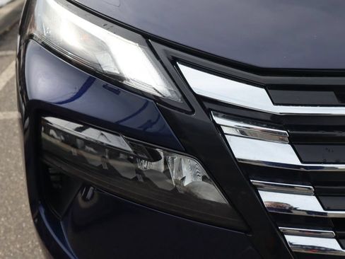 Certified 2025 Nissan Rogue SV AWD/4WD image 12