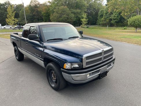 Used 2001 Dodge Ram 2500 Truck 2WD Quad Cab image 2