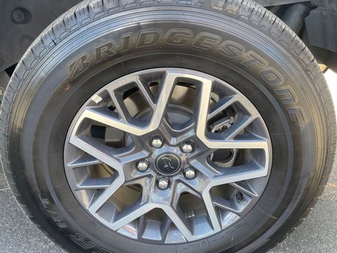 Used 2025 Jeep Wrangler Sahara image 23