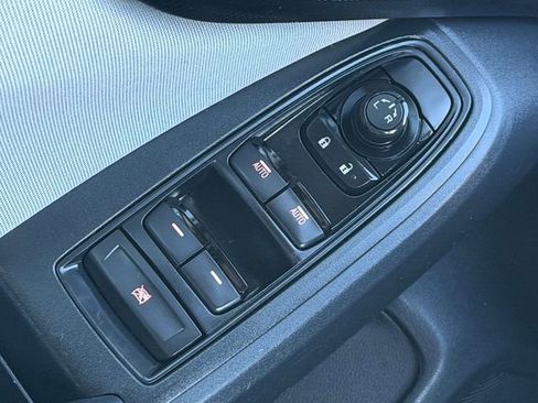 Used 2018 Subaru Crosstrek 2.0i Premium image 32