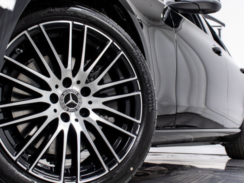 Used 2025 Mercedes-Benz C 300 4MATIC Sedan image 32