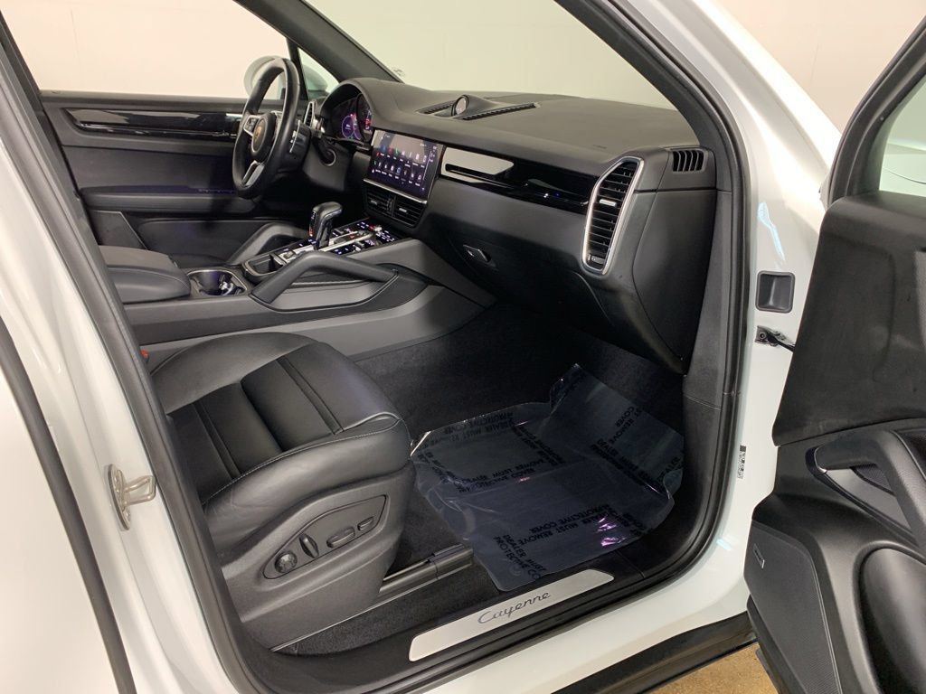 Used 2022 Porsche Cayenne AWD/4WD image 41