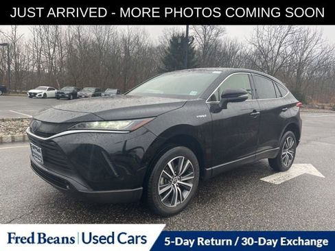 Used 2021 Toyota Venza LE image 3