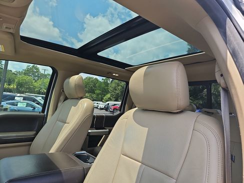 Used 2018 Ford F150 Lariat w/ Equipment Group 502A Luxury AWD/4WD image 14