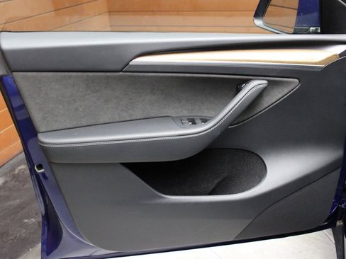 Used 2024 Tesla Model Y Performance image 34