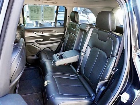 Used 2023 Jeep Grand Cherokee Limited w/ Trailer Tow Prep Group (B) image 16