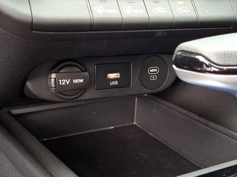 Certified 2024 Hyundai Elantra SEL FWD image 17