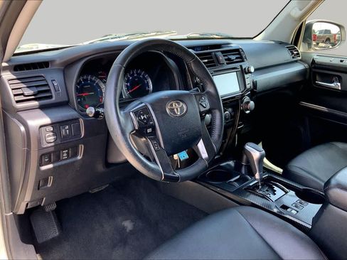 Used 2018 Toyota 4Runner TRD Off-Road Premium AWD/4WD image 18