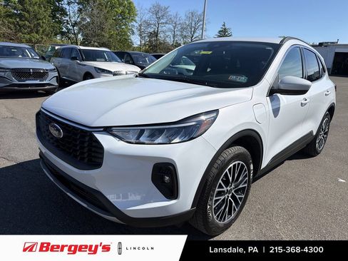 Used 2025 Ford Escape SE FWD image 1