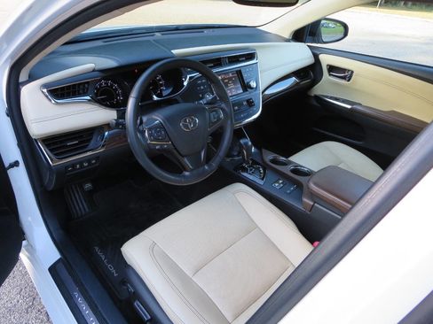 Used 2014 Toyota Avalon Limited image 8