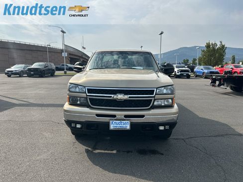 Used 2006 Chevrolet Silverado 1500 LT w/ Light Duty Power Package AWD/4WD image 2