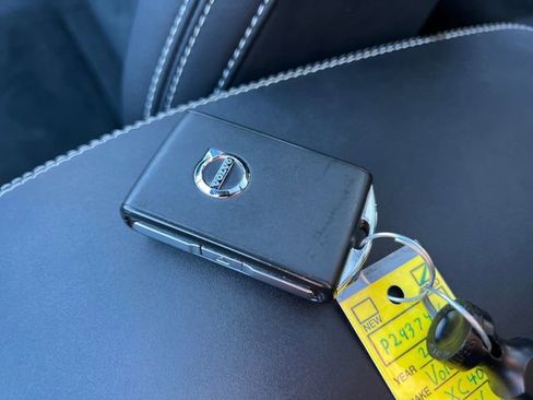 Used 2023 Volvo XC40 Recharge Ultimate image 31