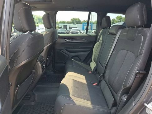 Used 2025 Jeep Grand Cherokee Laredo X w/ Luxury Tech Group I AWD/4WD image 19