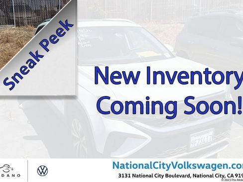 Used 2023 Volkswagen Taos SE w/ Panoramic Sunroof Package FWD image 1