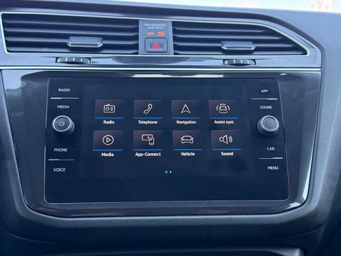 Certified 2023 Volkswagen Tiguan SE image 22