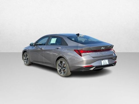 Used 2023 Hyundai Elantra SEL w/ Convenience Package image 4
