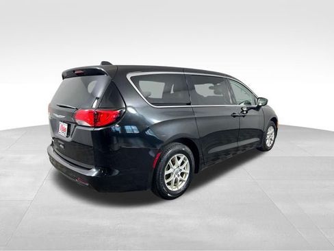Used 2017 Chrysler Pacifica Touring FWD image 7