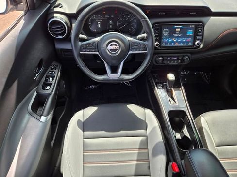 Used 2023 Nissan Kicks SR w/ SR Premium Package FWD image 15