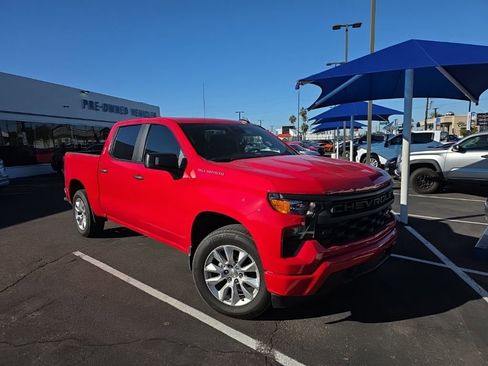 Used 2025 Chevrolet Silverado 1500 Custom image 2