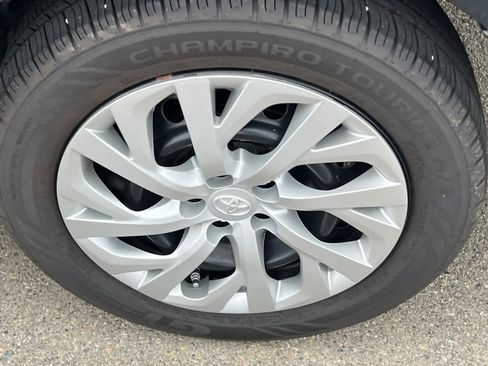 Used 2018 Toyota Corolla LE FWD image 22